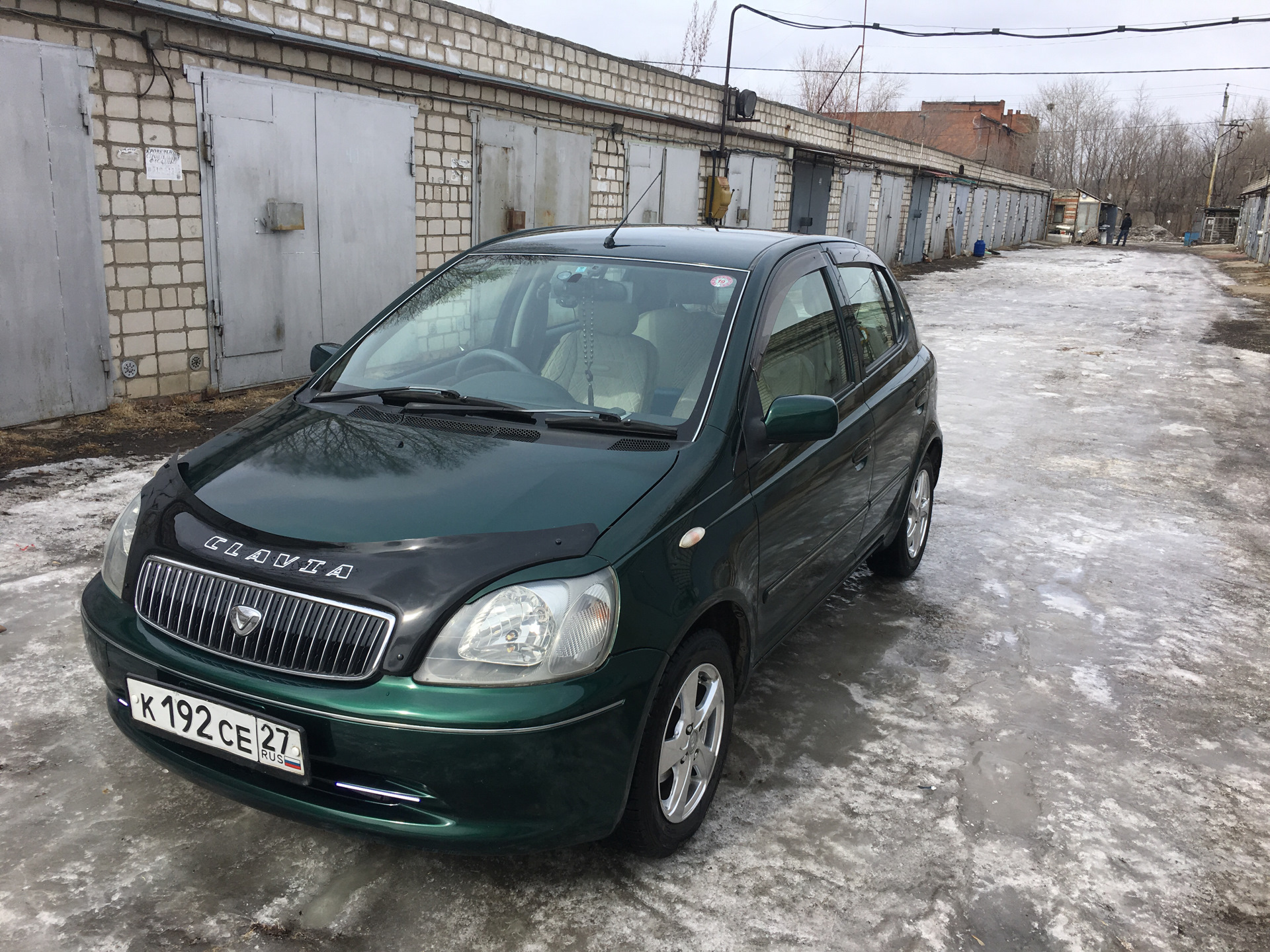 Toyota clavia vitz отличие