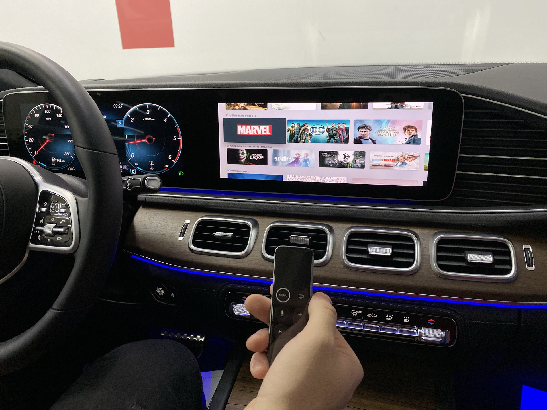 Youtube на carplay. Mercedes GLS w167. GLE Mercedes Benz 2020 беспроводная зарядка. Видеорегистратор для Мерседес GLE w167. Беспроводная зарядка Мерседес GLS.