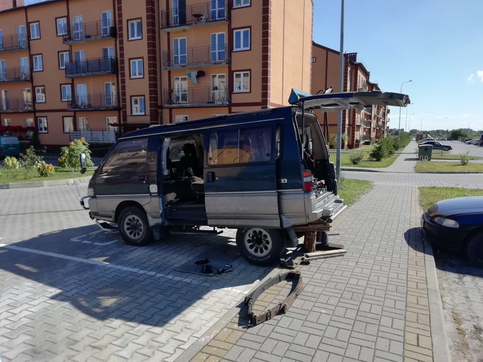 Фото в бортжурнале Mitsubishi Delica (P35W)