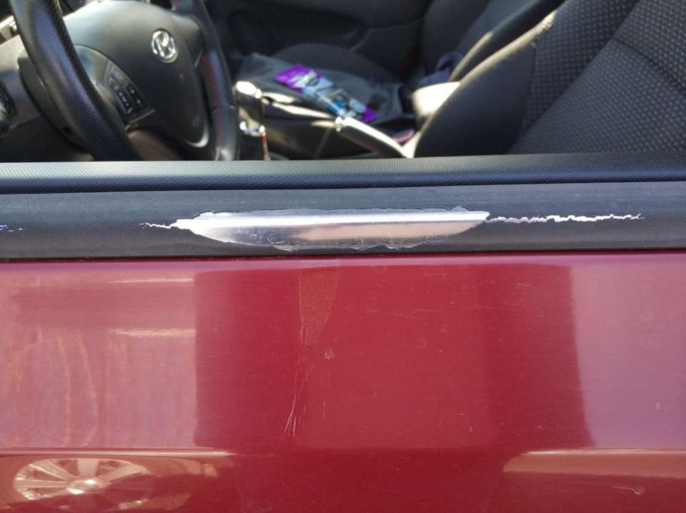 Замена молдинга стекла 82210-2L000 — Hyundai i30 (1G), 1,6 л, 2010 года ...