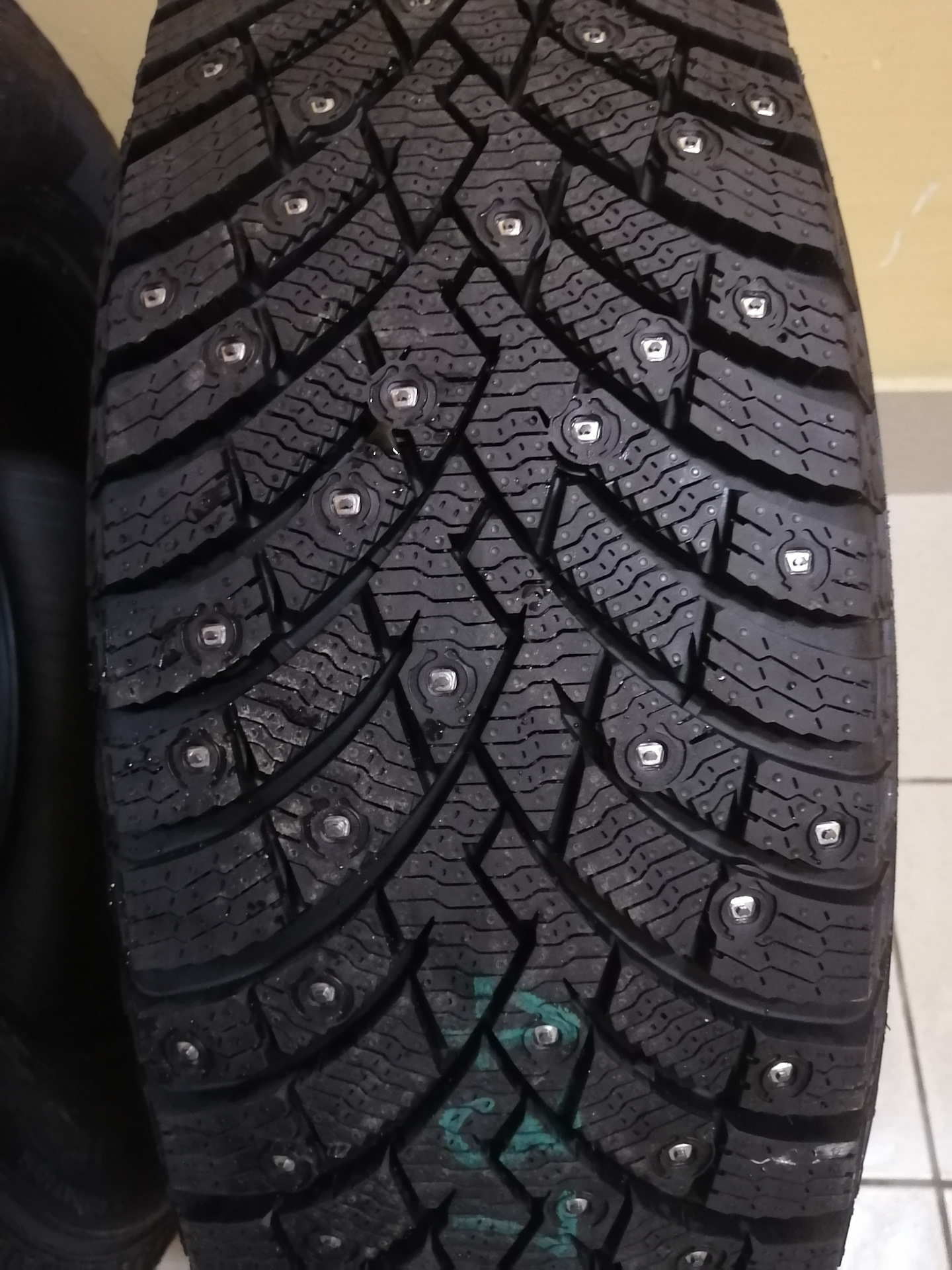 Pirelli scorpion ice zero 2. Pirelli Ice Zero 2. Pirelli Ice Zero 2 протектор. Пирелли айс Зеро 2 тесты.