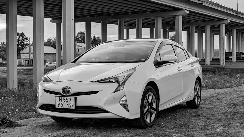 Toyota Prius "SERENE SKY"