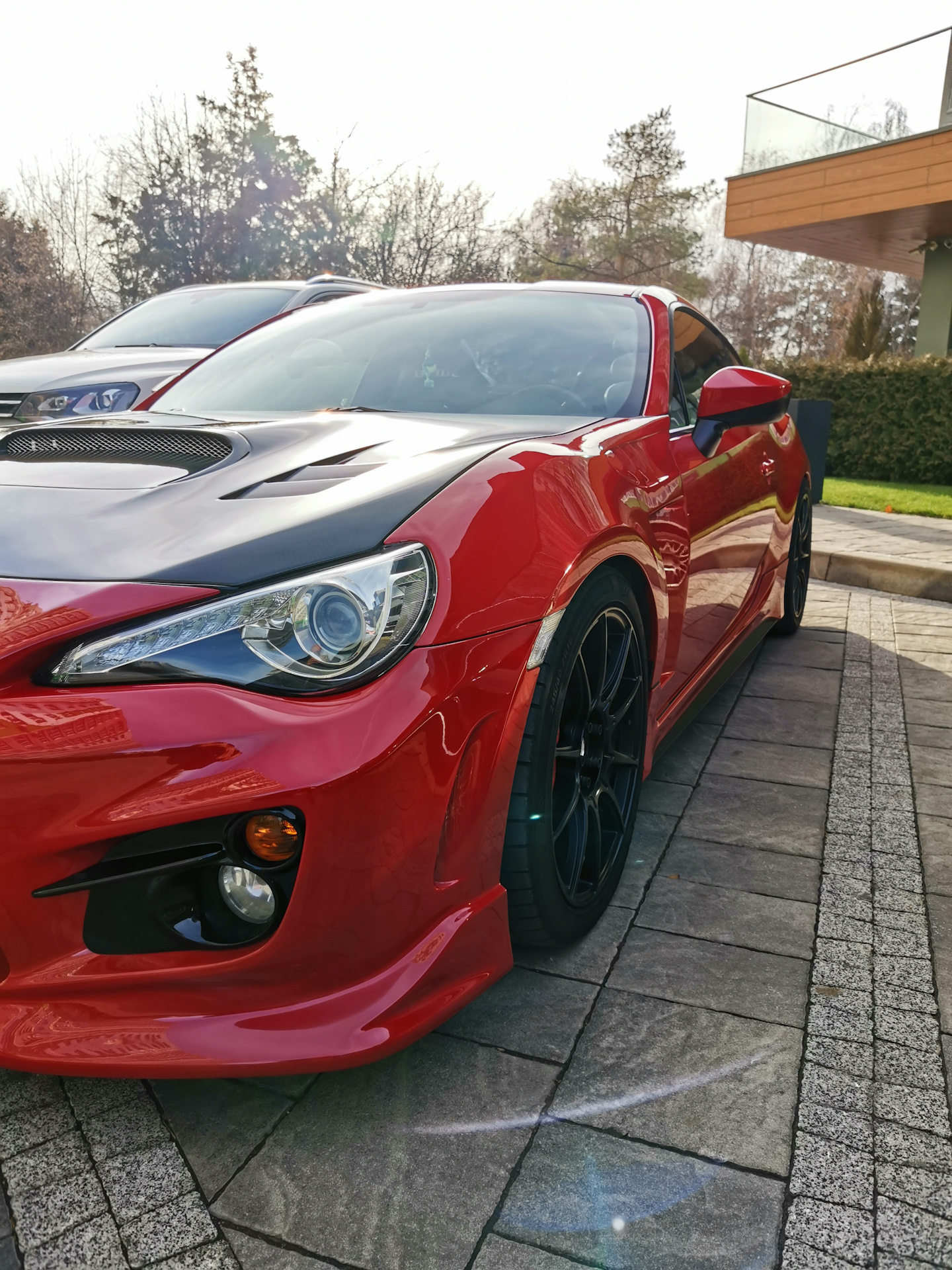 Toyota gt86 красная