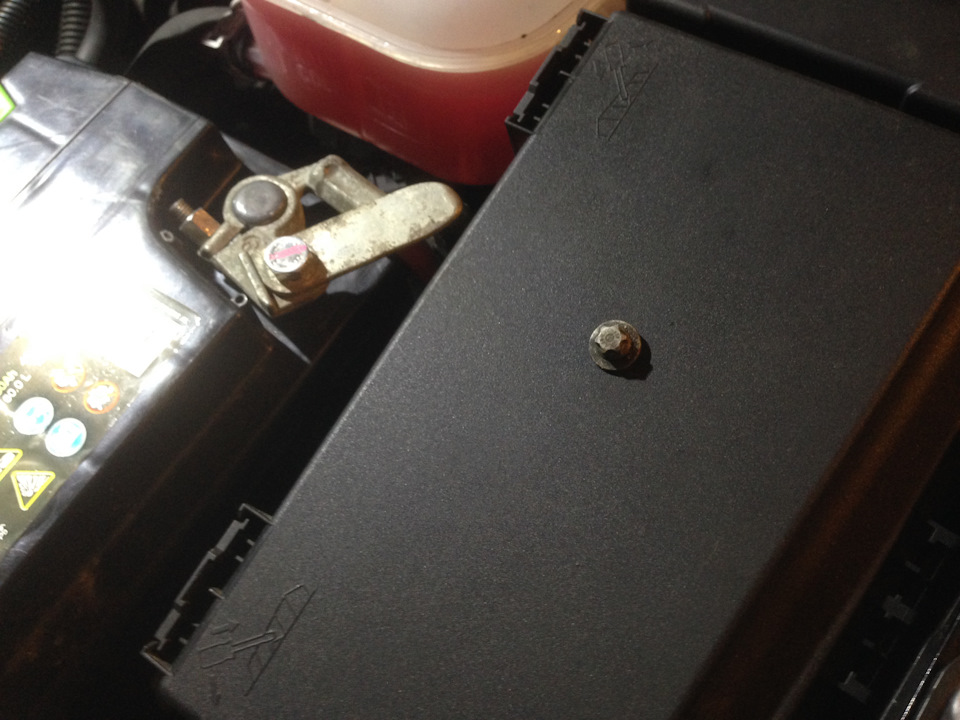 Обломал шпильку на клаппаной крышке. — Opel Astra H, 1,6 л, 2010 года ...