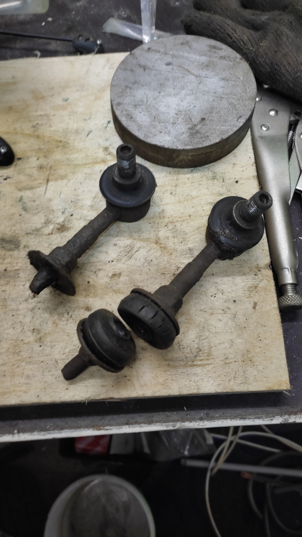 Лопнула стойка стабилизатора. — Toyota RAV4 (III), 2 л, 2010 года ...