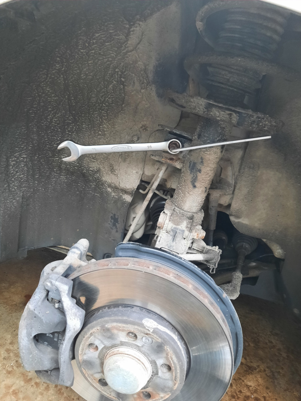 Стук слева. Замена стойки переднего стабилизатора — Mercedes-Benz A ...