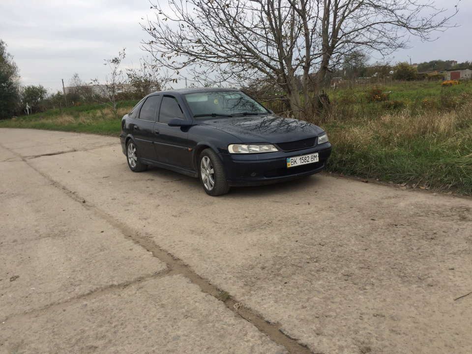 Привет помогите разобратся какая ето деталь и откуда вилетела пропали ...