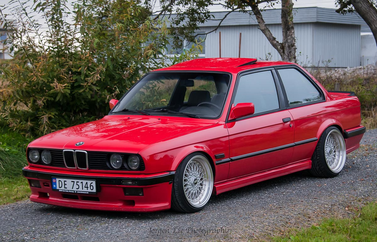 Bmw m technic. BMW e30 Coupe. BMW e30 купе. BMW e30 четырехдверная. BMW е30 купе.