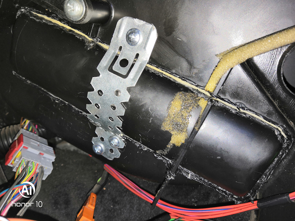 Задняя крышка — Chevrolet Niva GLX