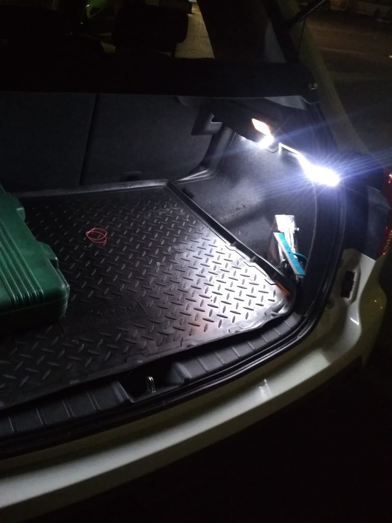 Шкода подсветка багажника. Аутлендер 2013 подсветка багажника. Подсветка салона Outlander XL. Подсветка багажника ASX. Дополнительное освещение багажника Митсубиси Аутлендер 3.