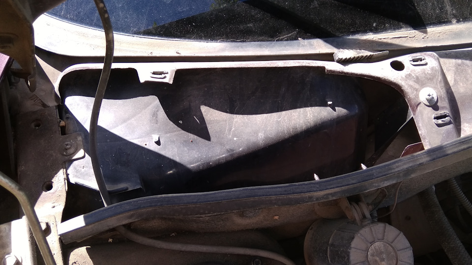 Салонный фильтр (почистил временно) — Lada Гранта, 1,6 л, 2013 года ...