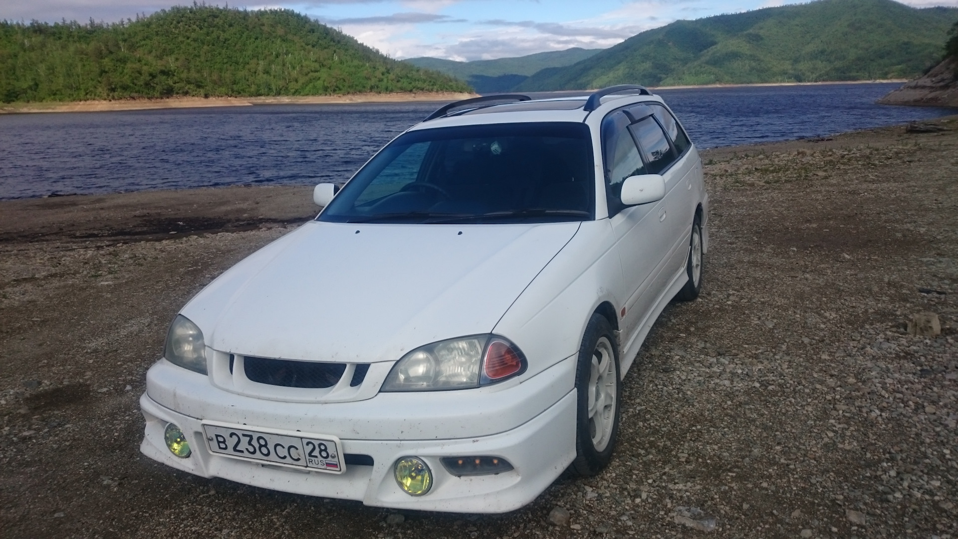 Тойота калдина 210. Toyota Caldina 2.0 МТ. Калдина ст211. Калдина ст210 белая. Toyota Caldina 1998 4wd обвес.