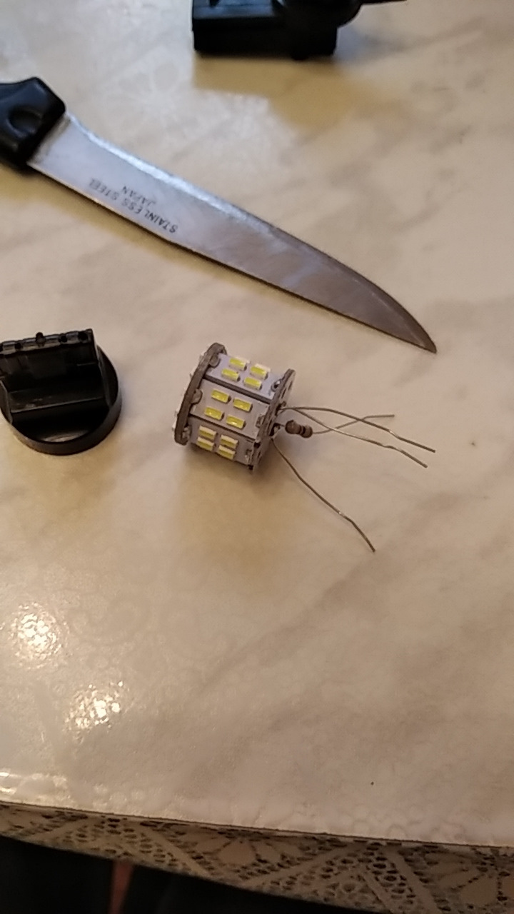 Светодиодная лампа в дополнительный стоп сигнал — Nissan Terrano III, 2 ...