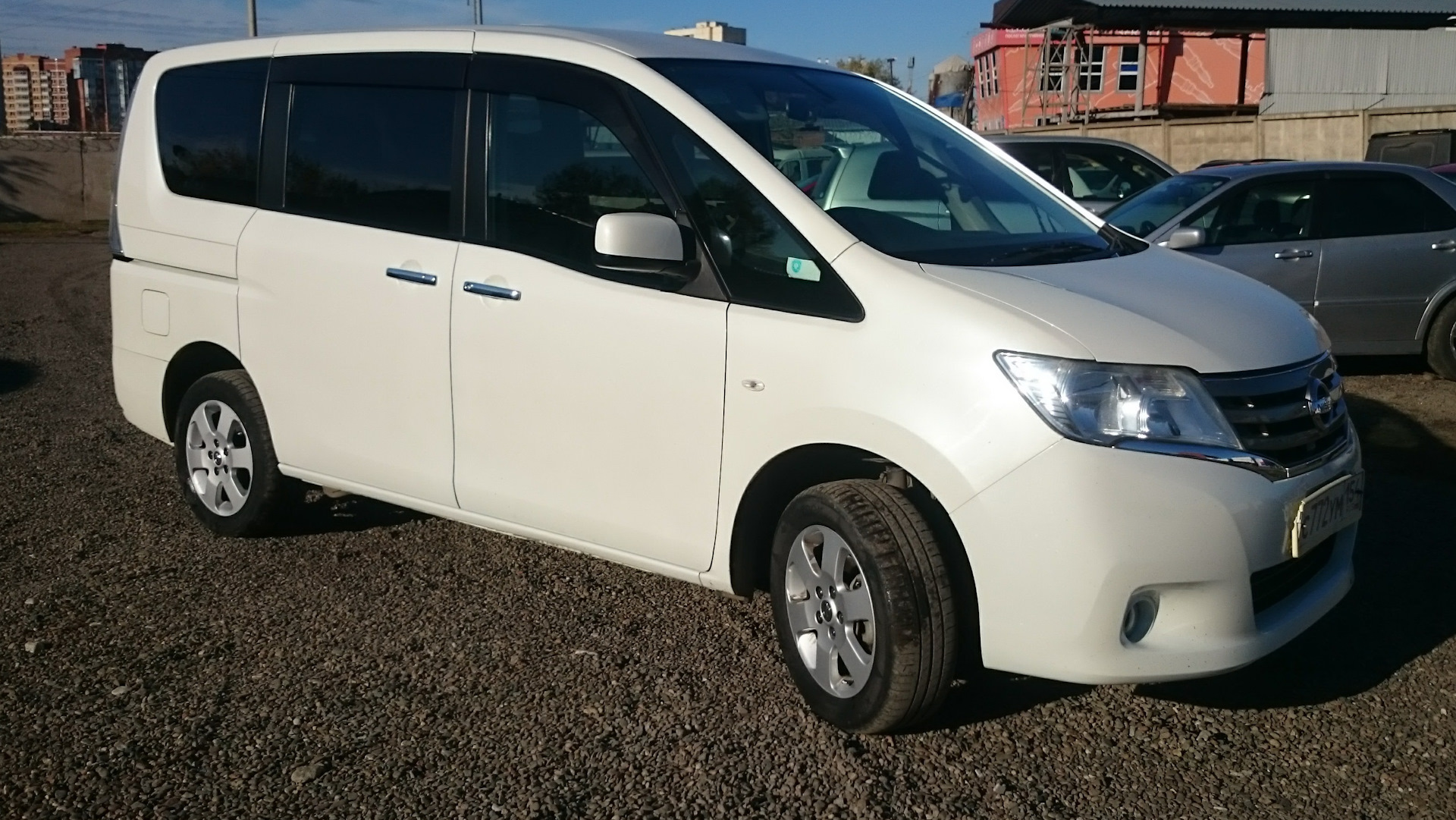 Ниссан серена без пробега. Nissan Serena 4wd. Серена 4wd.