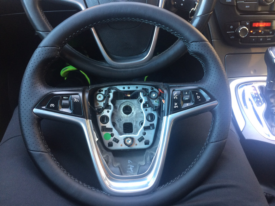 Руль с перфорацией) — Opel Insignia (1G), 2 л, 2009 года | своими ...