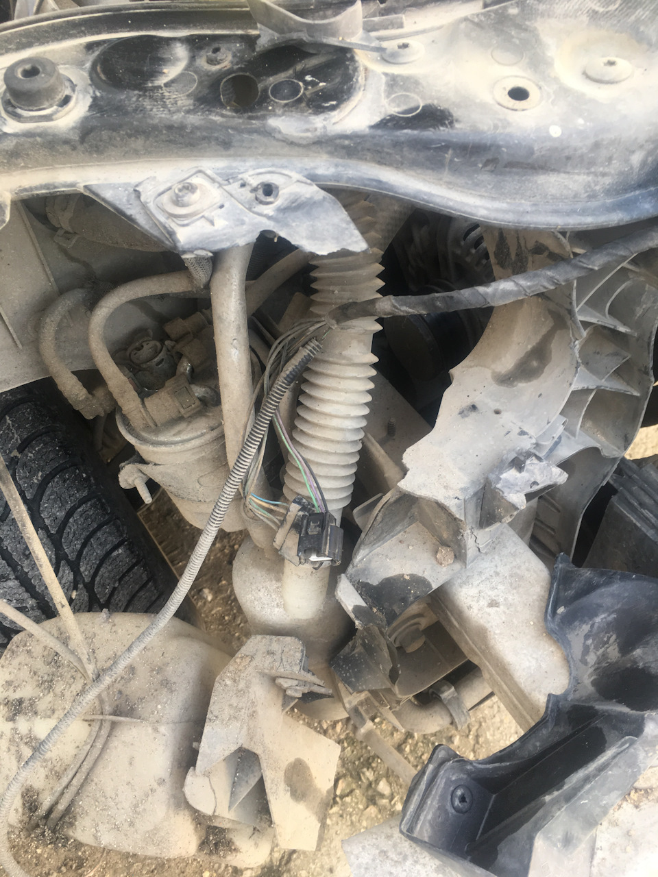 8200114674 Кронштейн крепления правой фары Рено Megane 2(Меган 2 ...