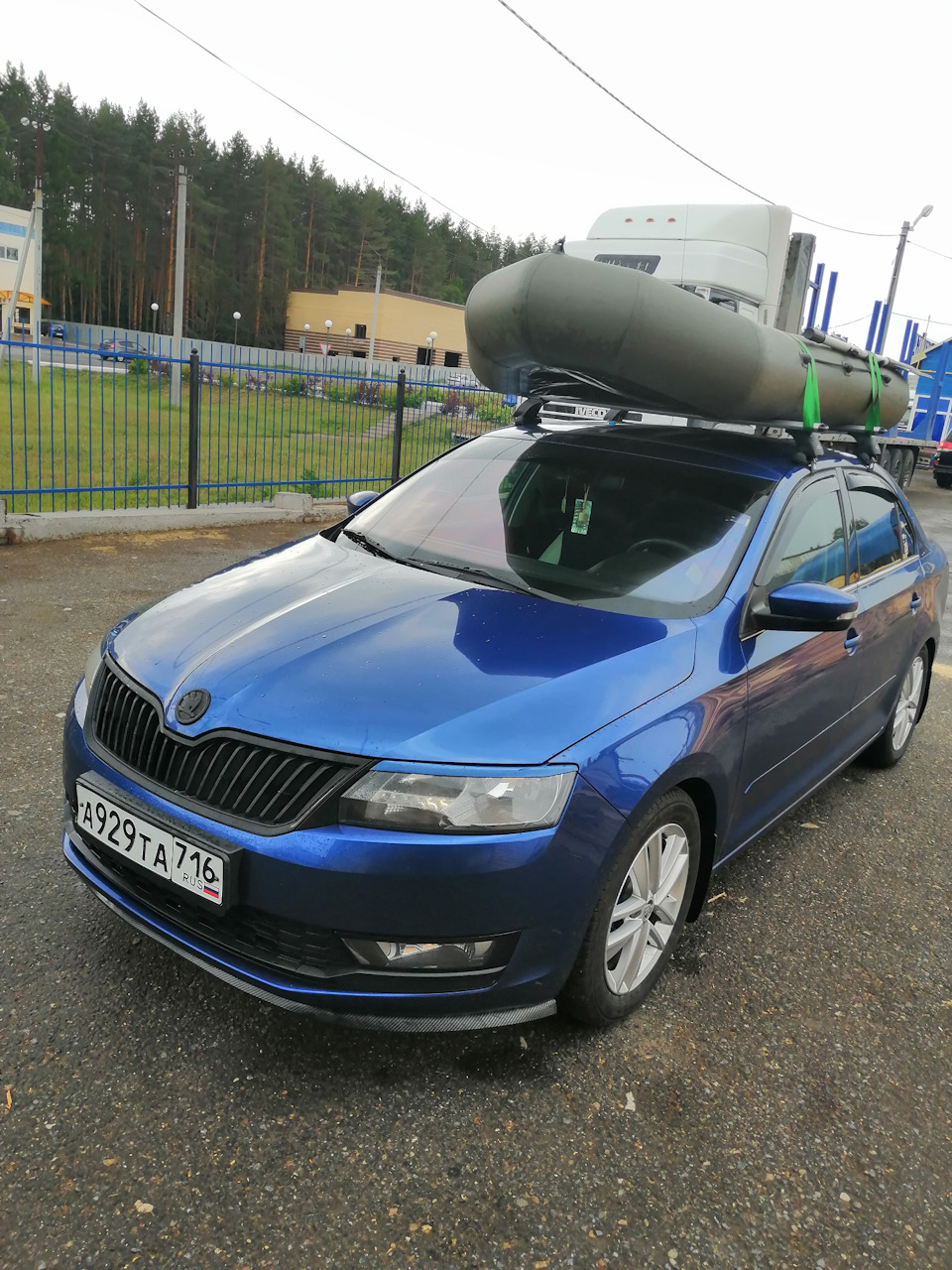 Skoda Rapid синий Reef