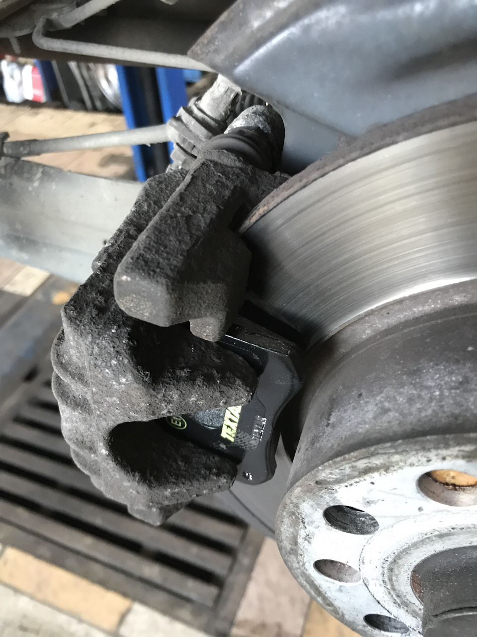 Замена колодок или сколько людей столько и мнений — Volkswagen Golf ...