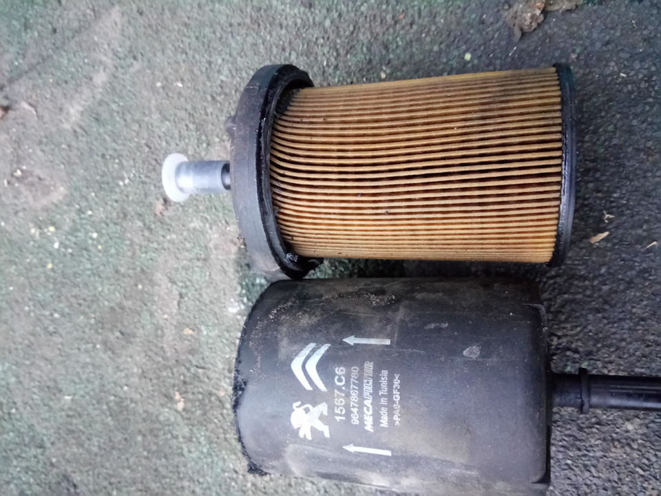Замена топливного фильтра — Citroen C4 (2G), 1,6 л, 2011 года ...