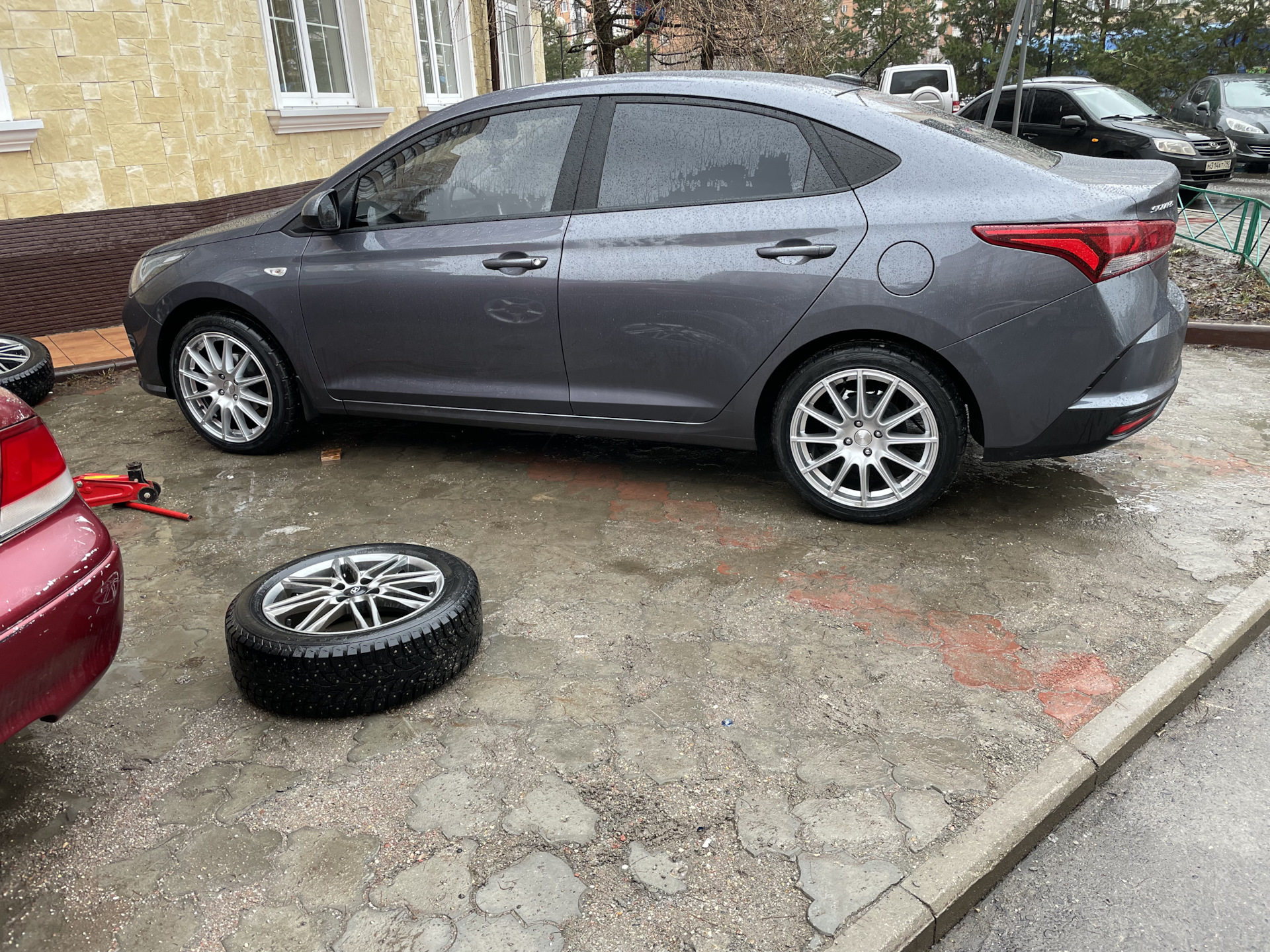 16 колеса на солярис 1 белый. Колеса на солярис 2. Колеса на солярис 2. Диски на солярис 2 r17. Диски на 16 хендай солярис 2018.