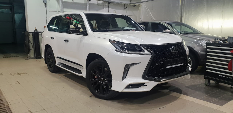 Lexus LX 570 Heritage v8