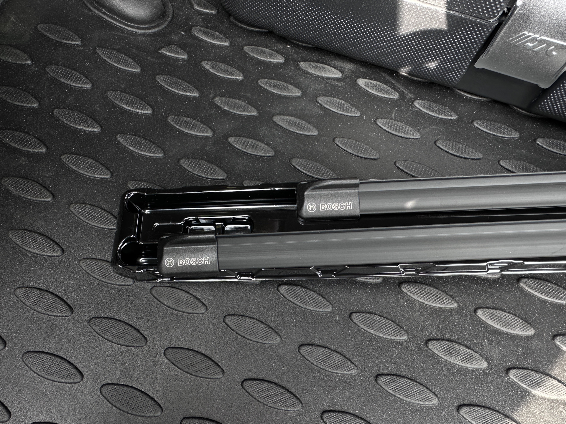 Новые дворники Bosch к новому лобовому. — Skoda Octavia A5 Mk2, 1,8 л ...