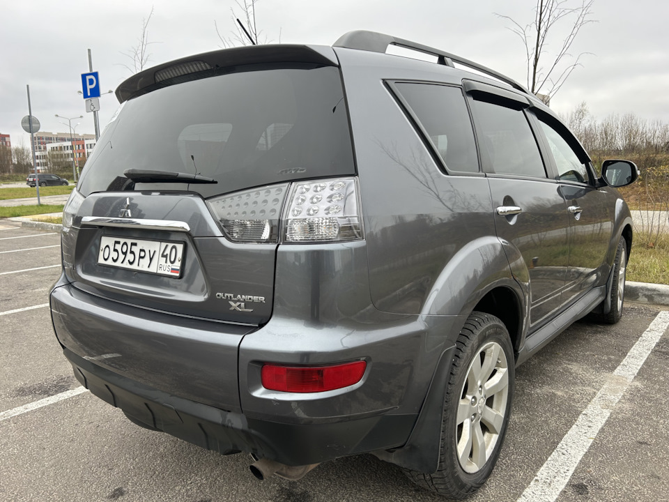 Mitsubishi outlander xl 4wd. Outlander XL спойлер. Спойлер Mitsubishi Outlander XL. Аутлендер XL спойлер. Спойлер на Митсубиси Аутлендер 2.