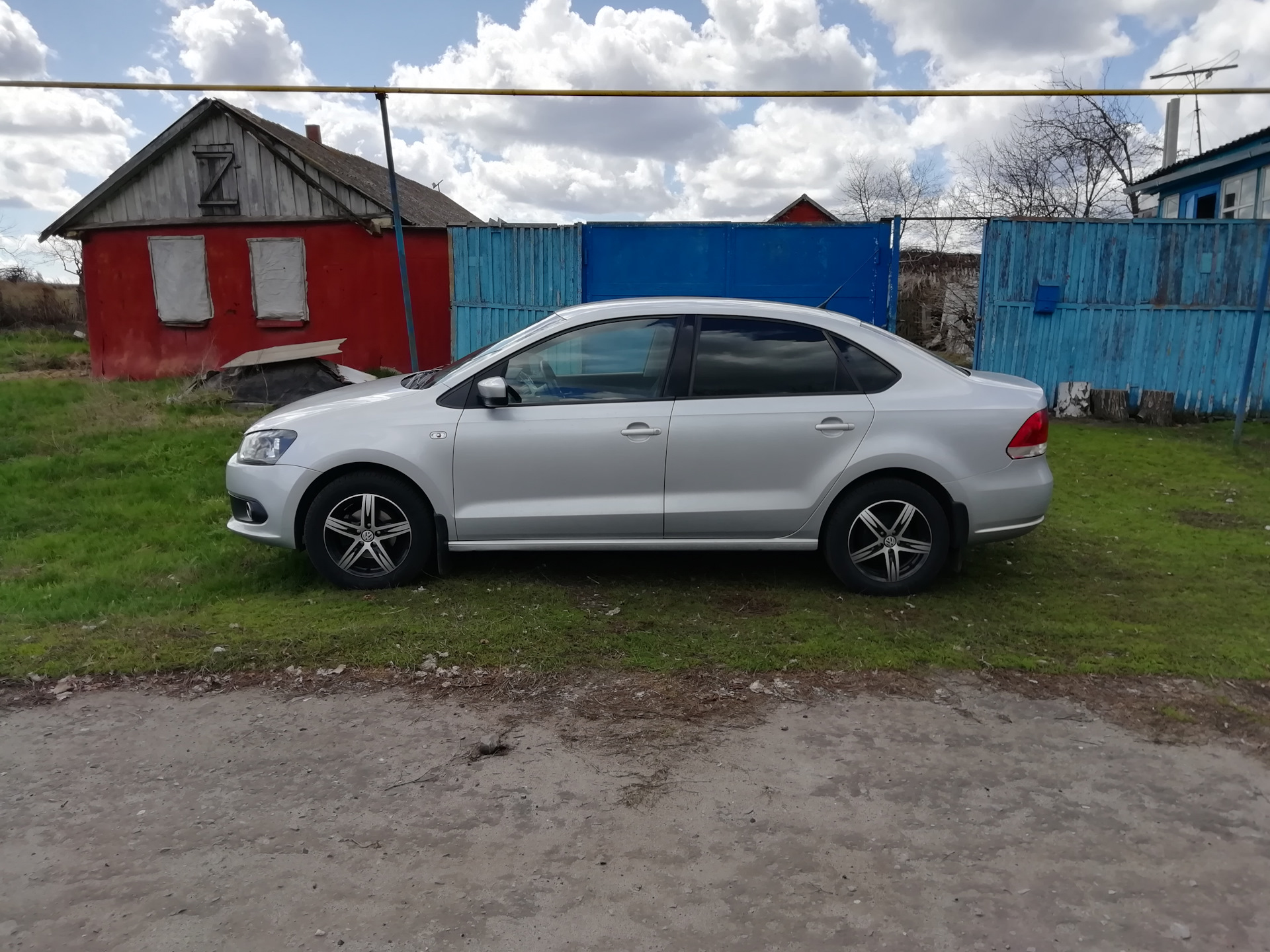 Шины 195/55 R15 на Volkswagen Polo Sedan 2015 1.6 58