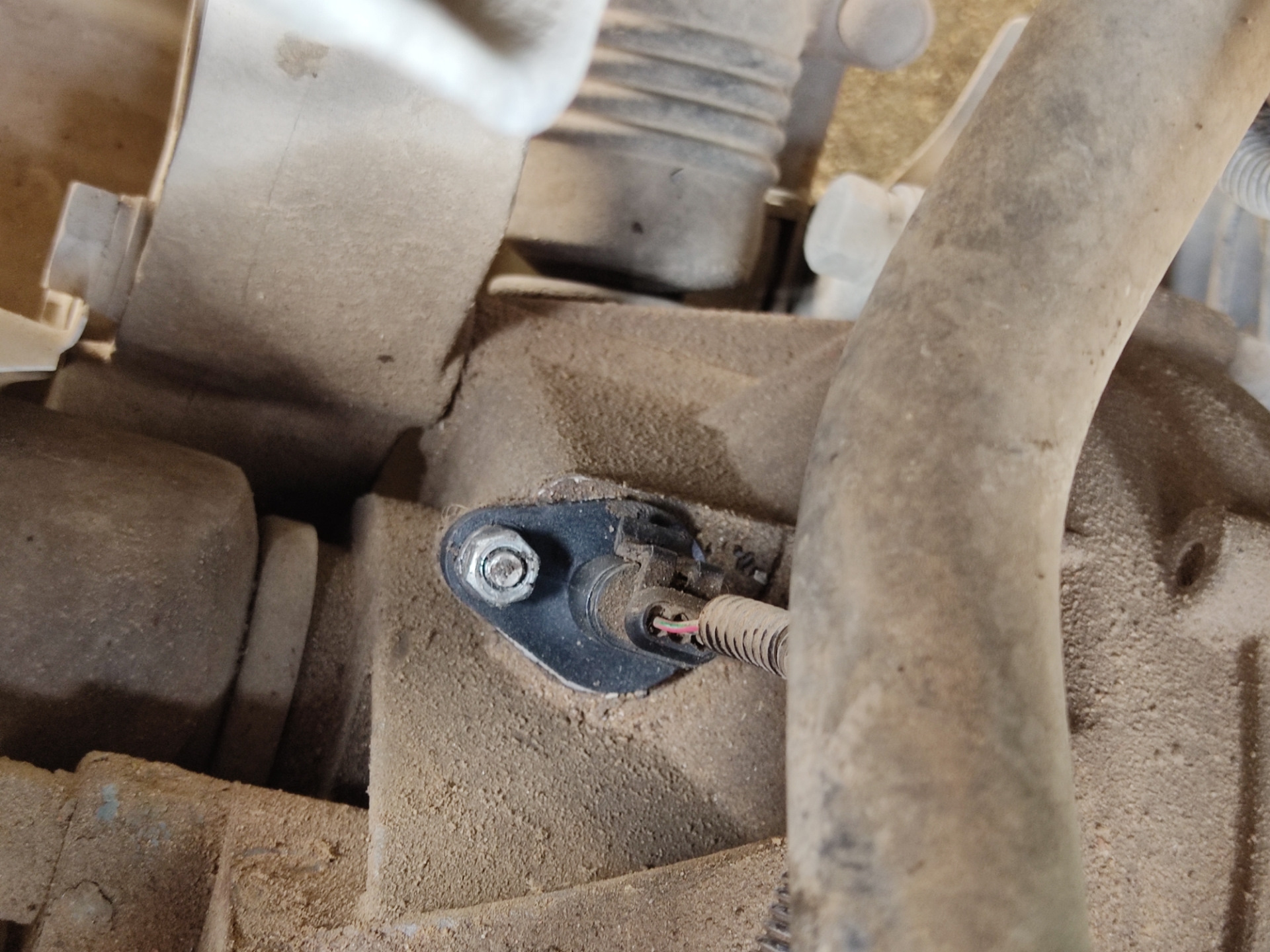 Замена датчика скорости — Lada Калина универсал, 1,6 л, 2011 года ...