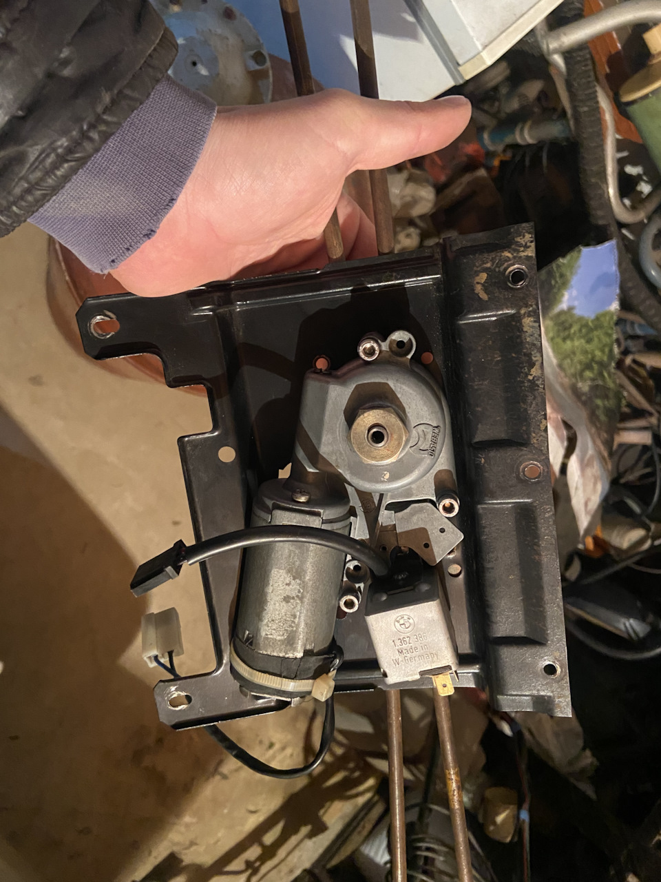 7.1 Доукомплектация. Электролюк 😎 Регулировка люка — BMW 5 series (E28 ...