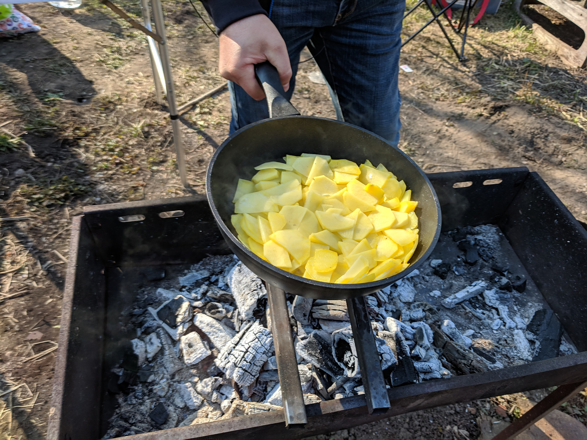 Ведро жареной картошки