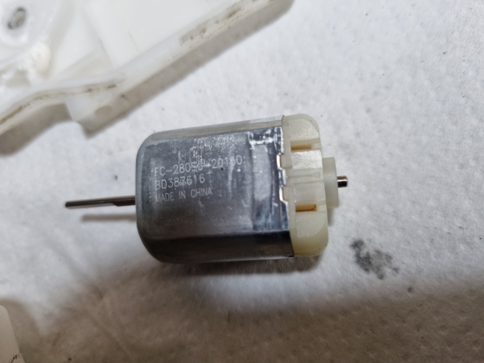 Ремонт активатора замка задней двери — Subaru Legacy (BL/BP), 2 л, 2006 ...