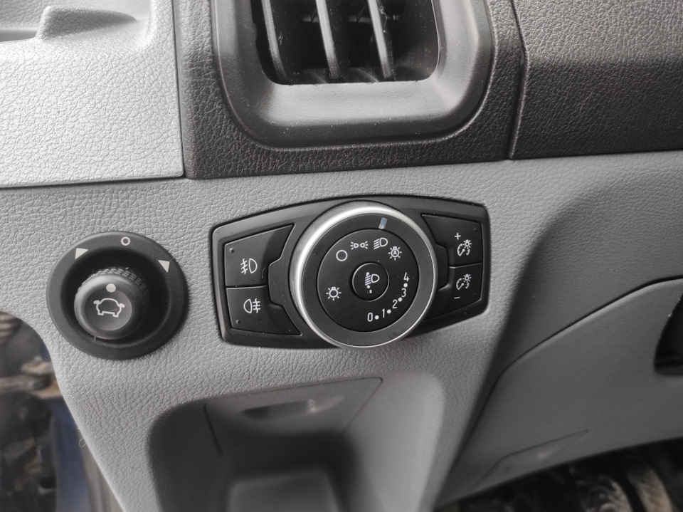 Установка переключателя света с доп. функциями. — Ford Transit (8G), 2 ...