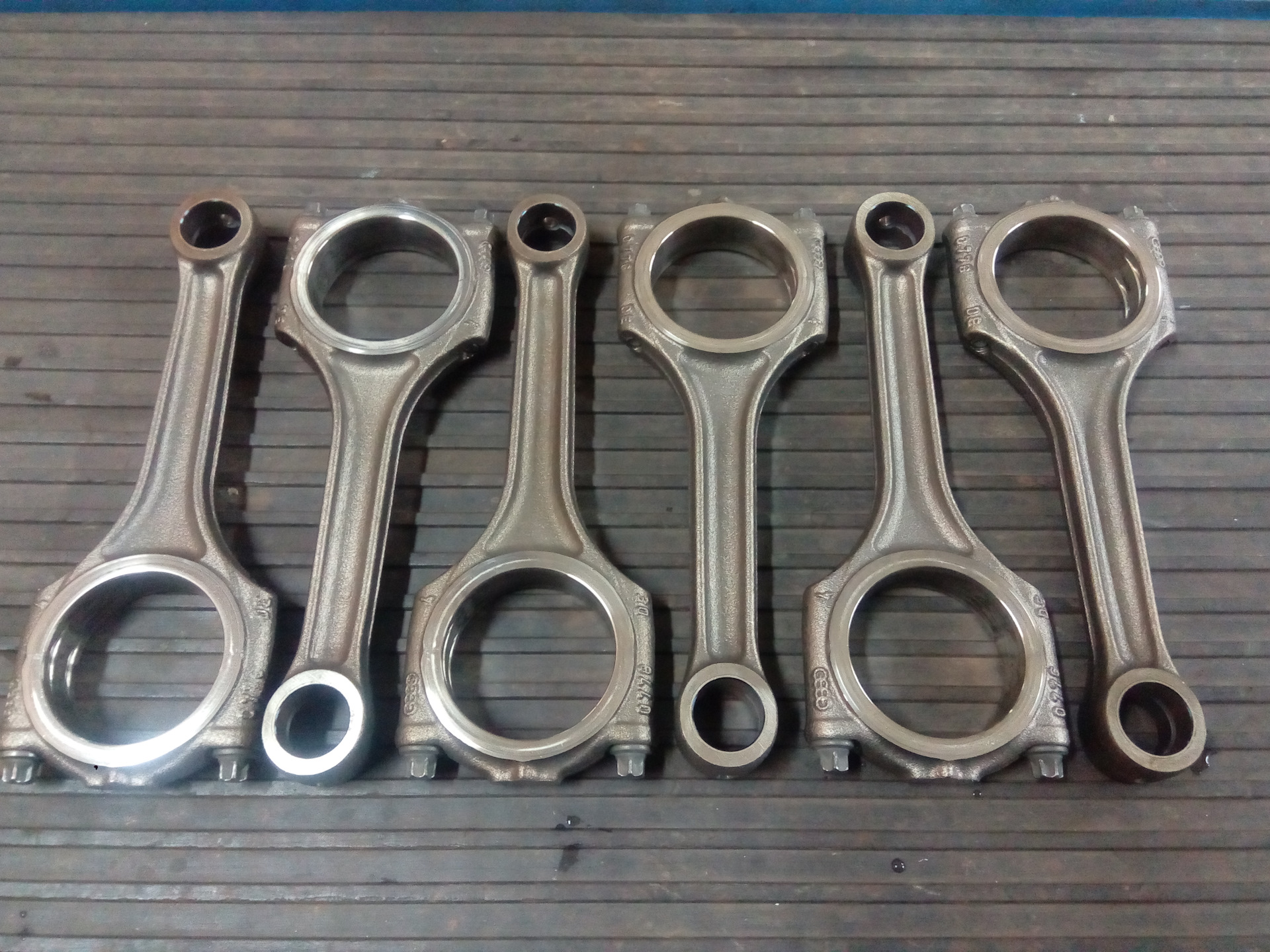 шатун двигателя. ремонт шатунов. ремонт шатуна двигателя. шатун автомобиля. шатун двигателя газ 53.