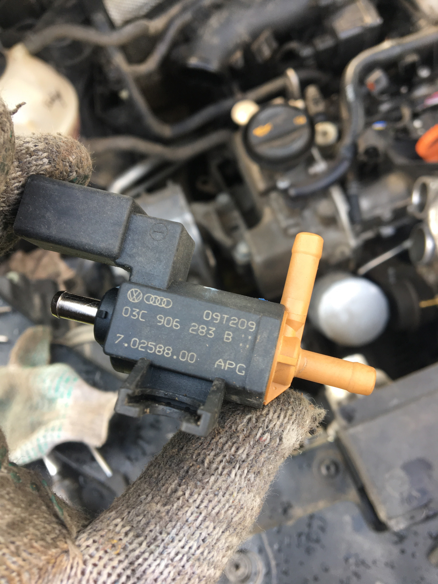 Фольксваген тигуан 2012 дизель мокрит отработавшие газы двигателя. 0tdi завелся и заглох. Пассат б6 2. Датчик холостого хода гольф 6 1. Пассат б6 2.