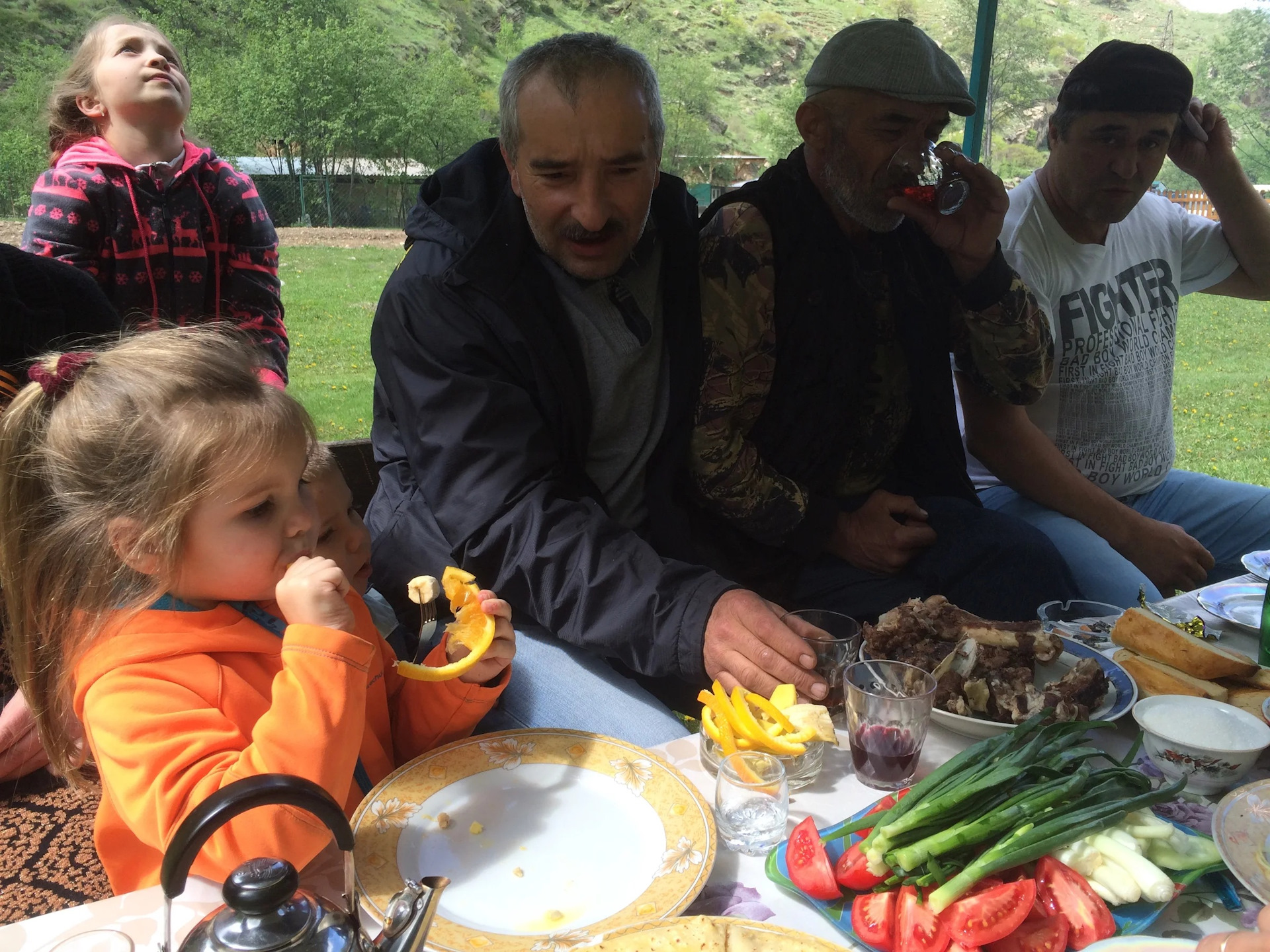 Северный кавказ сегодня. Жизнь в Дагестане. Дагестан жизнь людей. Дагестан путешествия еда. Жизнь в Дагестане фото.