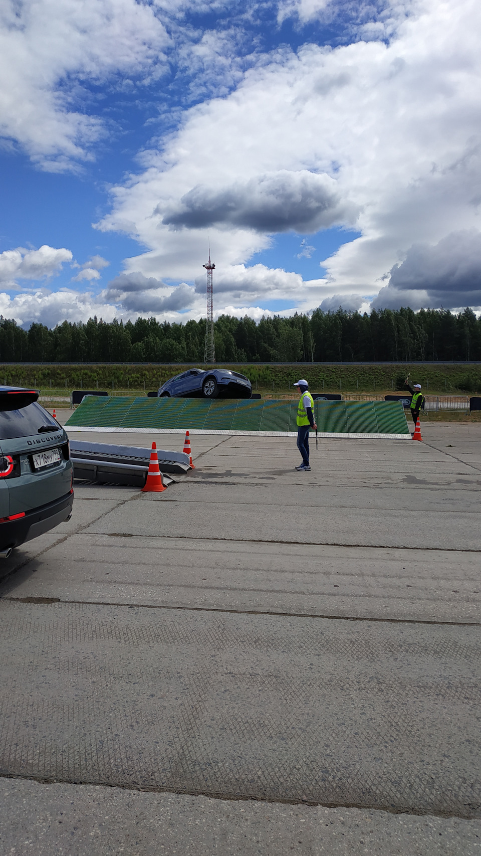 Праздник Лэнд Ровер в Минске. — Toyota Tundra (II), 5,7 л, 2011 года ...