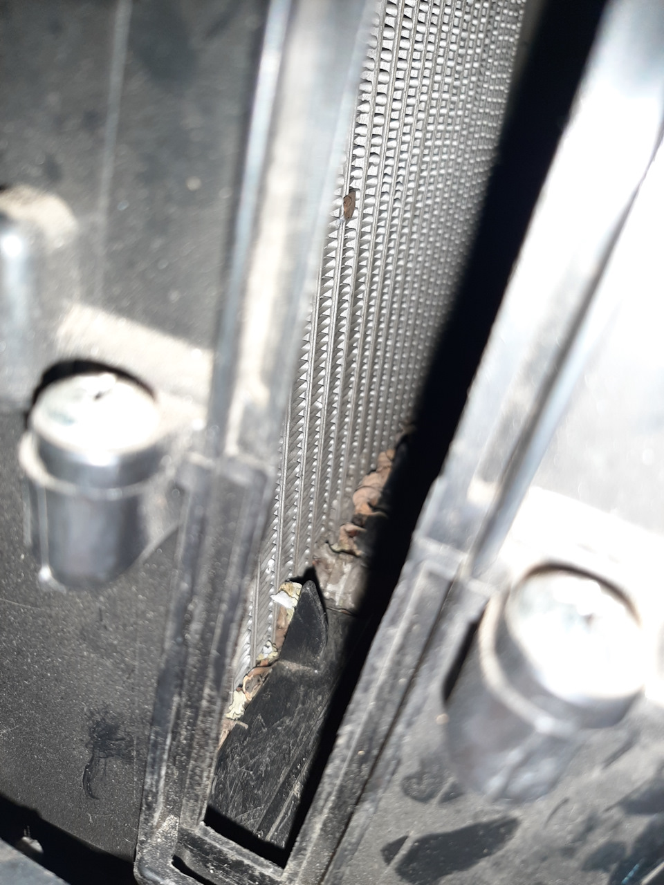 Замена салонного фильтра — Hyundai Getz, 1,4 л, 2008 года | расходники ...