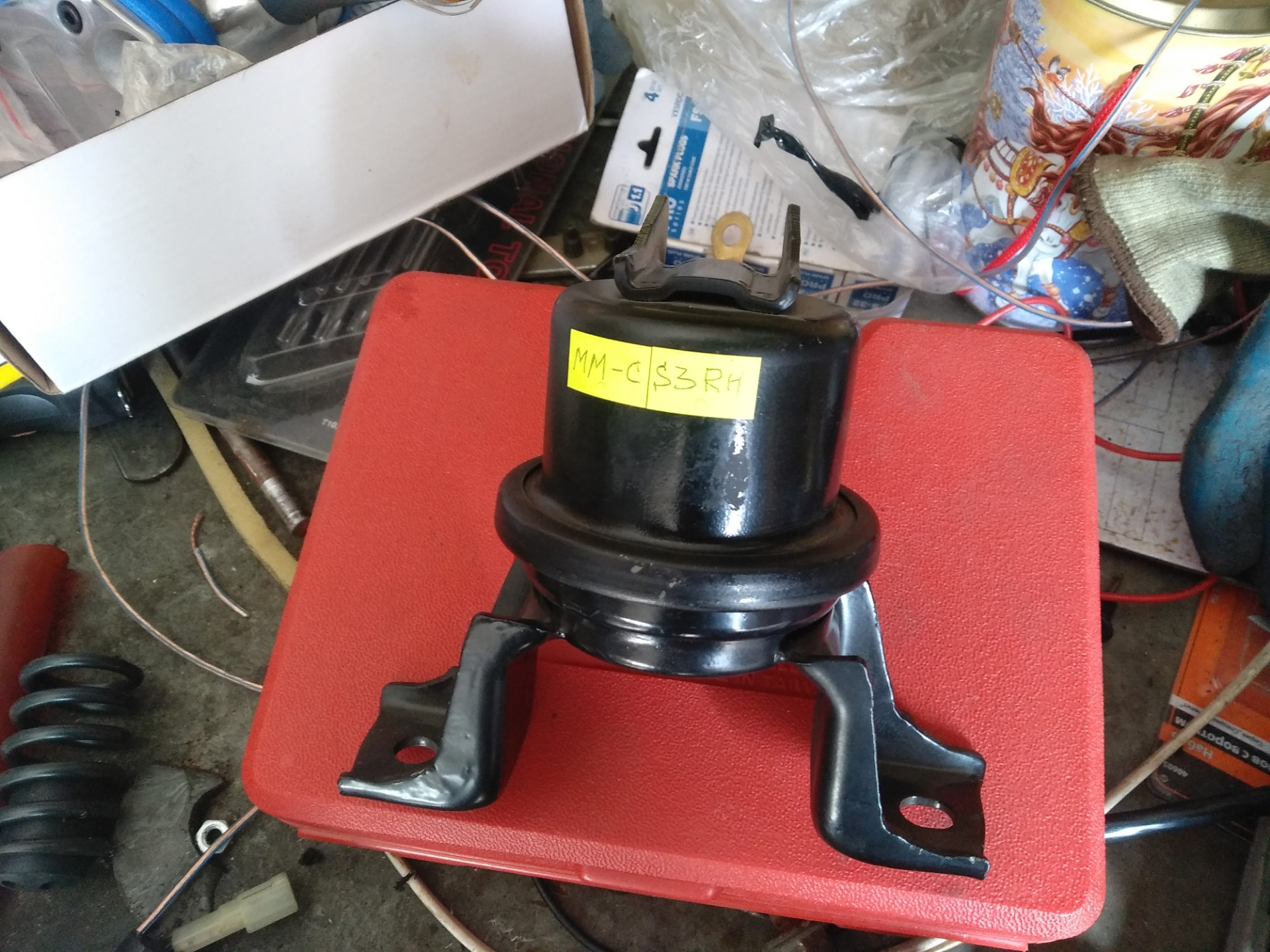 Опоры двигателя на чери Фора 2.0 2007. Гидравлическая опора двигателя на чери Фора 2.0 2007. Chery fora 2l опоры двигателя. Чери Фора 2007 2.0 кронштейн опоры двигателя