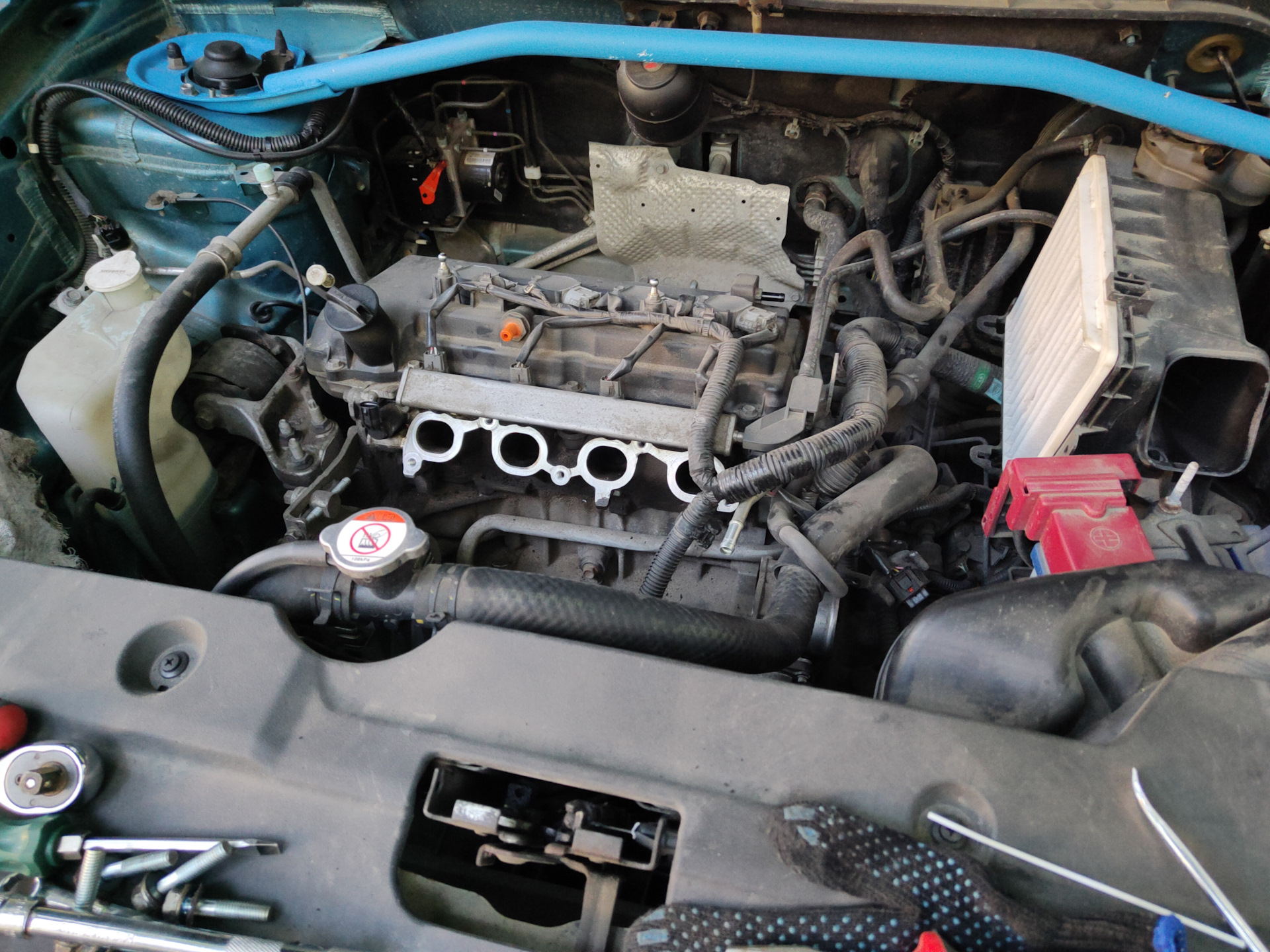 Замена прокладок впускного коллектора — Mitsubishi ASX, 1,6 л, 2013 ...