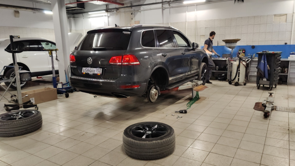 Задние тормоза — Volkswagen Touareg (2G), 3,6 л, 2013 года | расходники ...