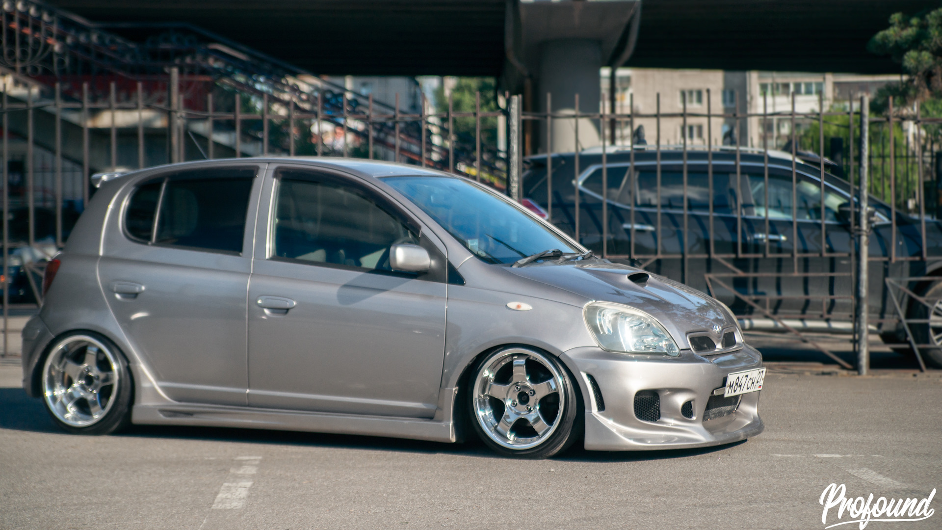 Toyota Vitz 2001 White stance