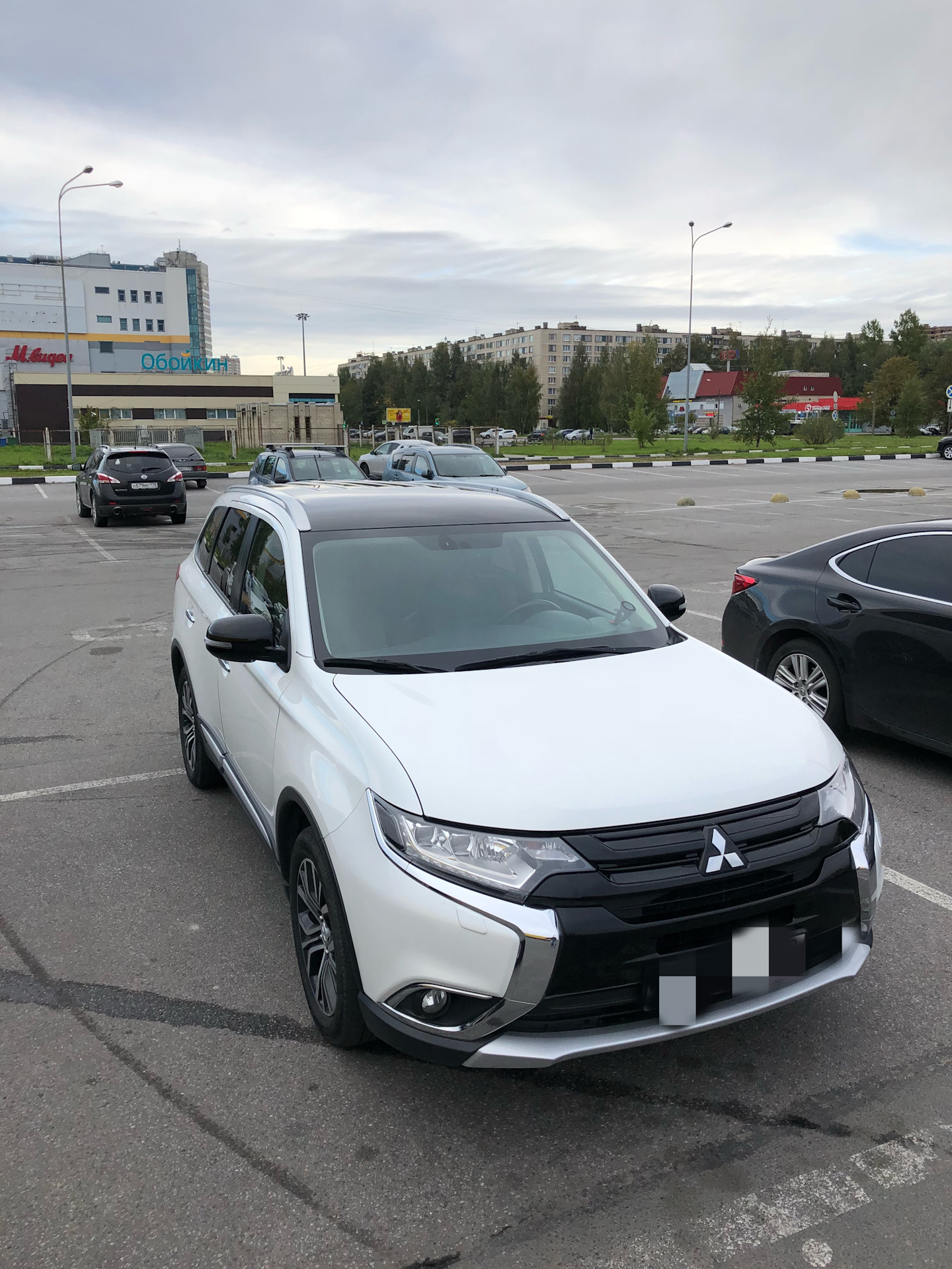 Тюнинг митсубиси аутлендер 3. Mitsubishi Outlander 2015 Tuning. Mitsubishi Outlander g3. Митсубиси Аутлендер 3 черная крыша. Outlander 3 антихром.