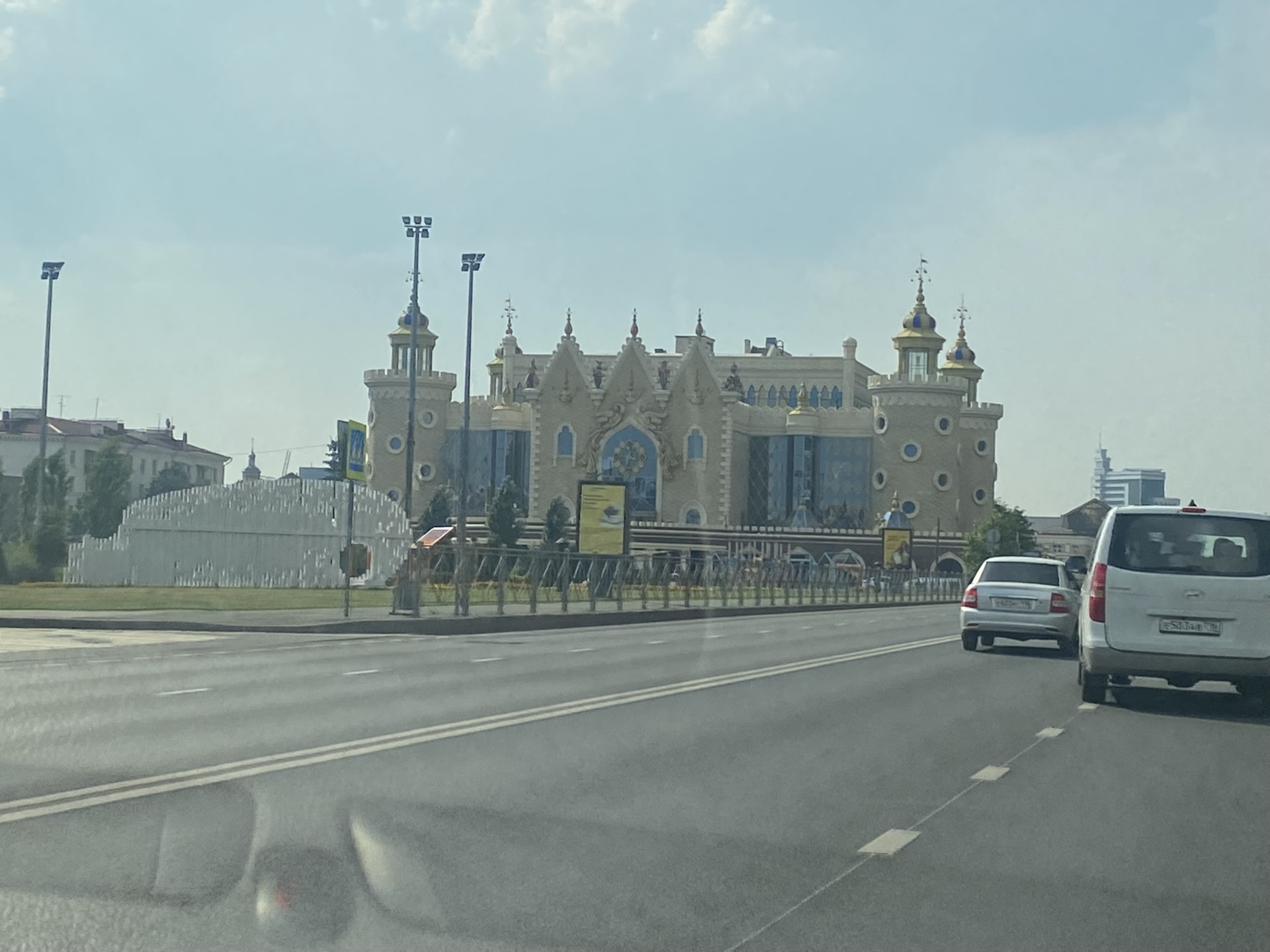 Из казани ехать в москве. Казань. В казане или Казани. Лаишево Казань. Площадь возле театра кукол в Казани фото 2022.