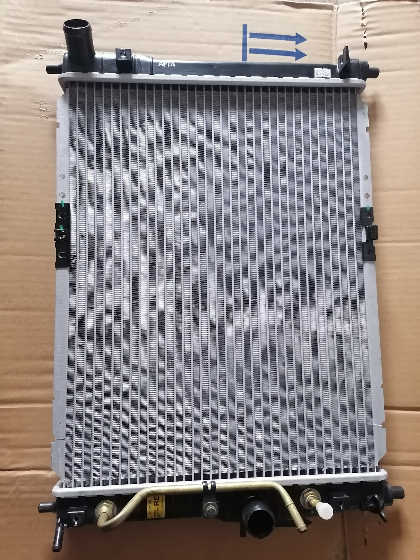 Радиатор охлаждения ланос 1. Радиатор охлаждения шевроле ланос. Как выглядитд радиатор на део мадиз. Радиатор дэу ланос. Радиатор шевроле ланос 1.