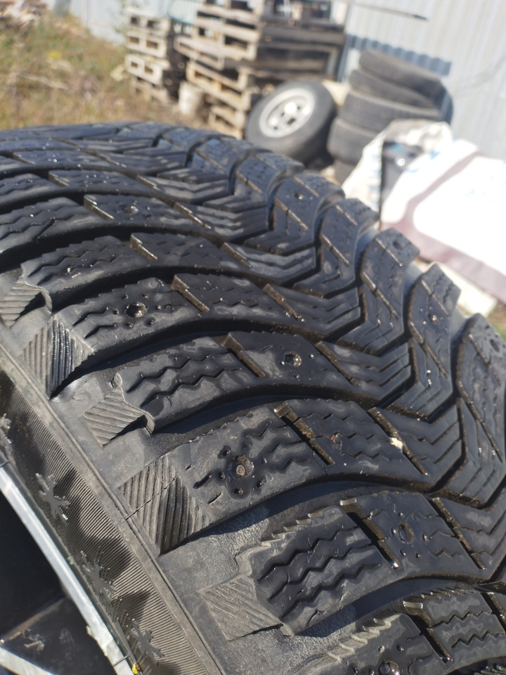 Шины зимние шипованные Michelin 205/55 R16, литые диски 16 5x114,3. Б/у ...