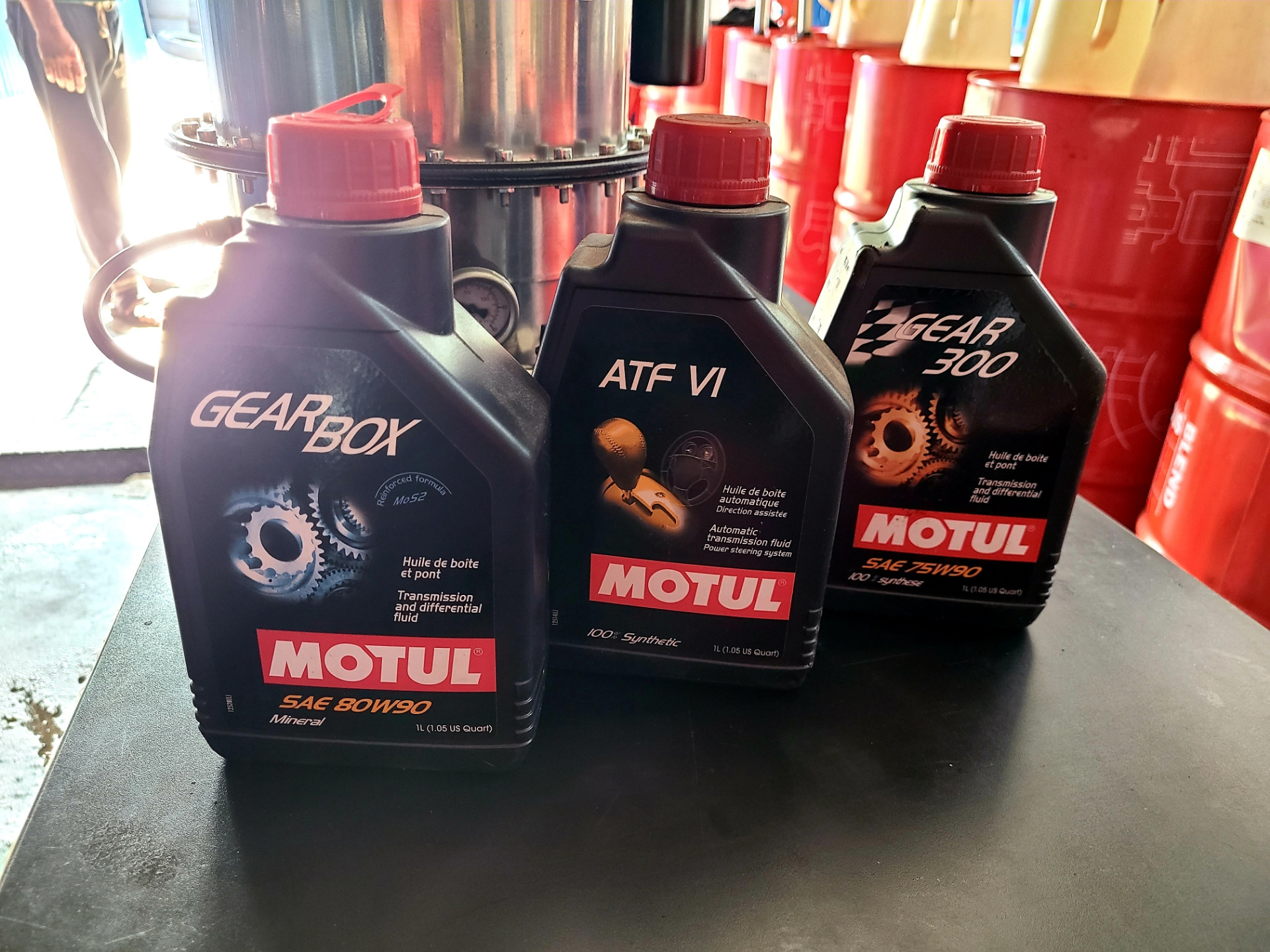 Мотюль где производят. Motul EVO. Motul EVO ATF. Мотюль Эво Honda Insight.