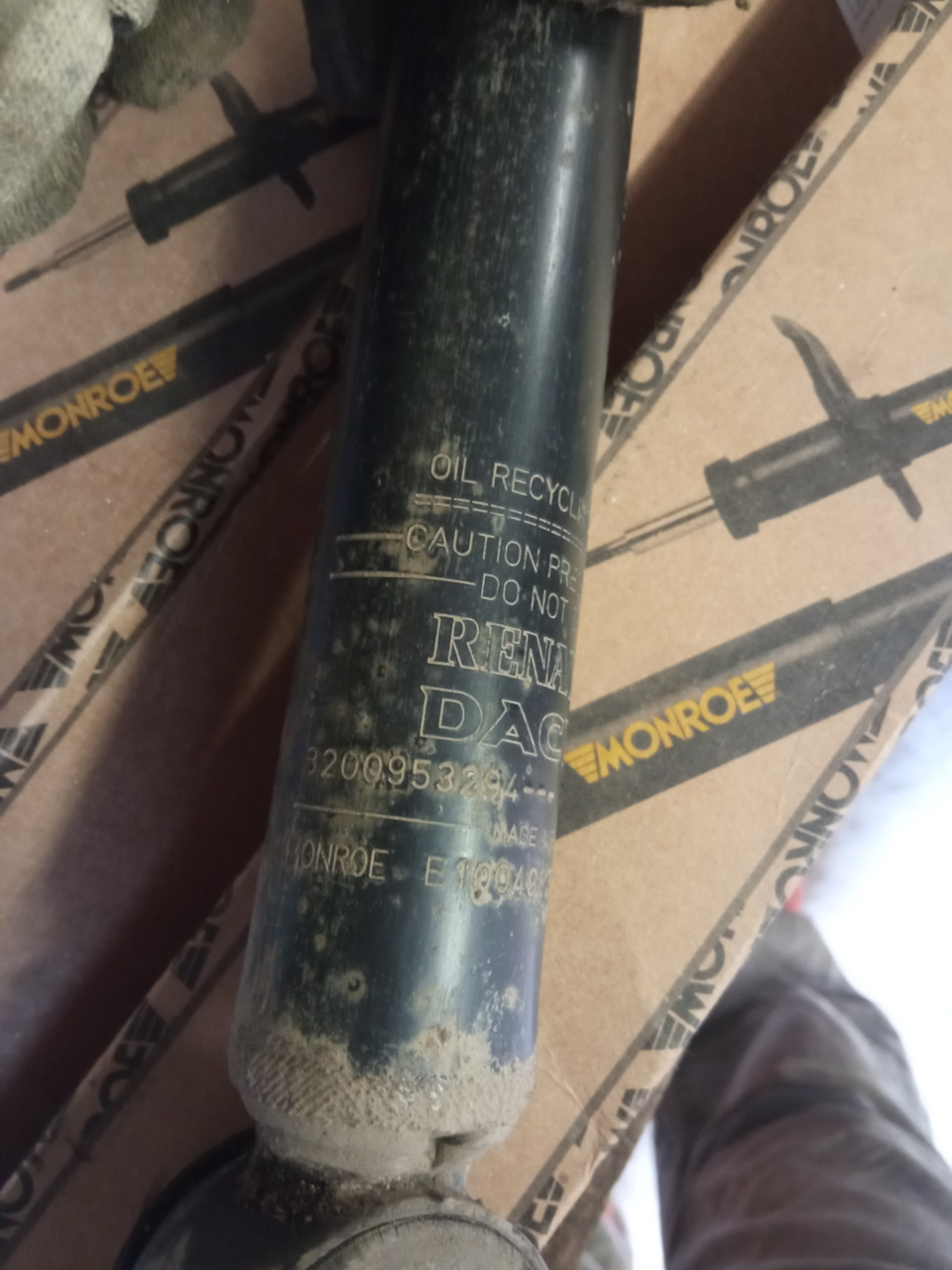 Оригинальные амортизаторы Renault — тоже Monroe — Renault Logan (1G)