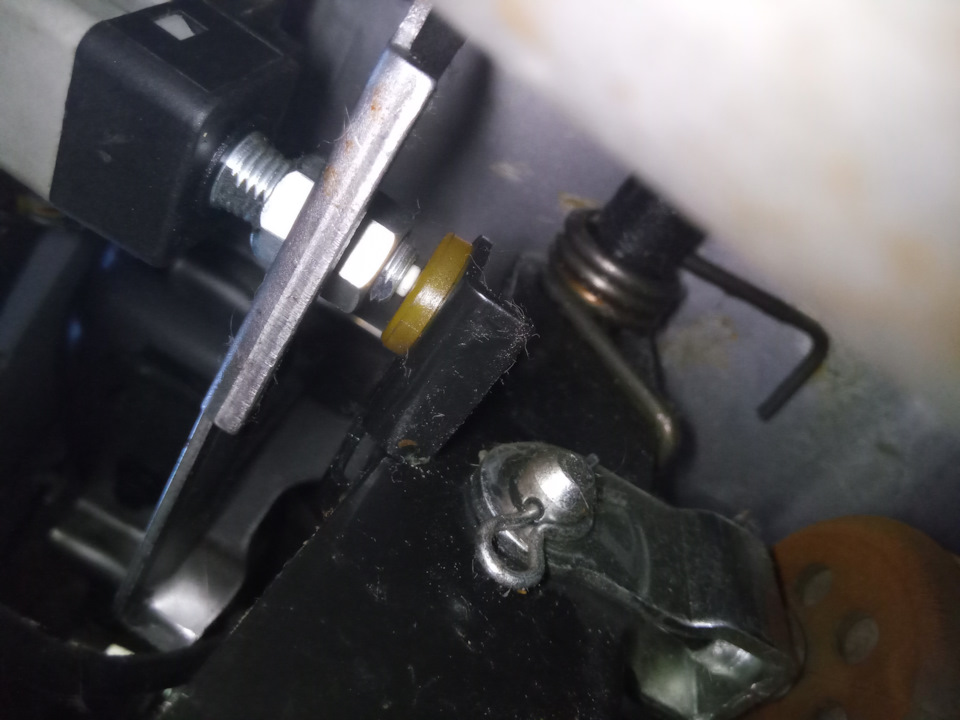 Лягушка (концевой выключатель) педали тормоза. Электронная. — SsangYong ...