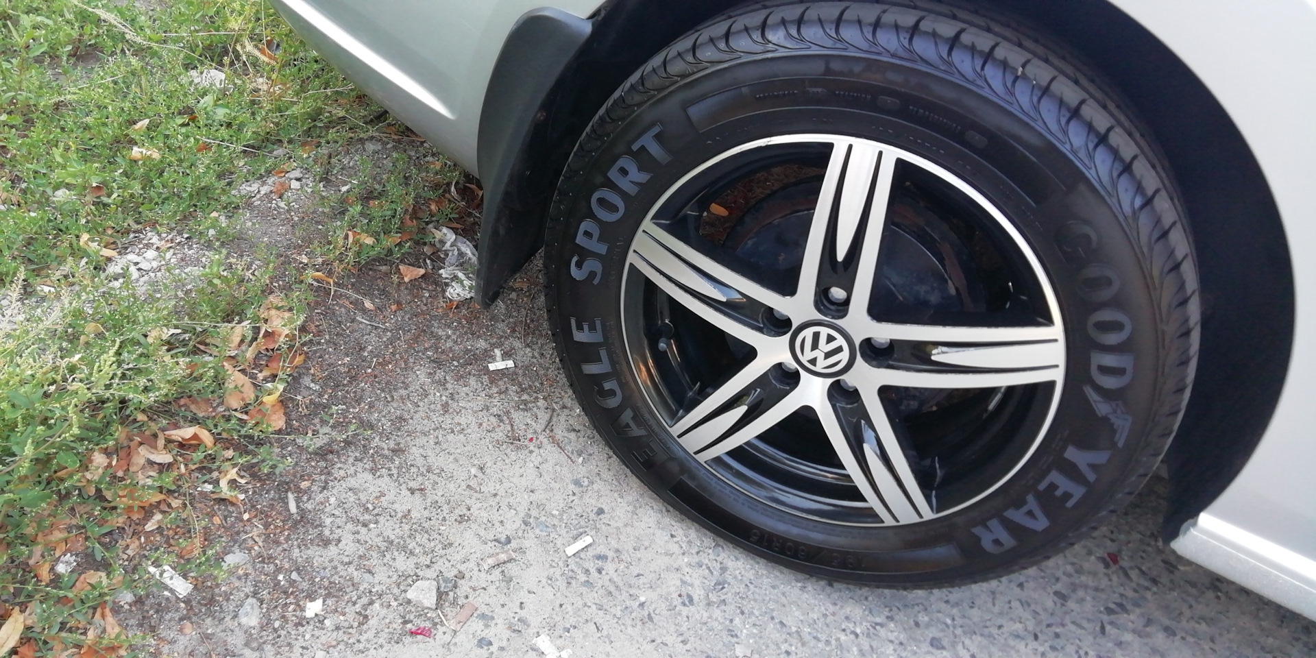 Чернитель шин "Tire Polish" (аэрозоль 650 мл) — Volkswagen Polo Sedan ...